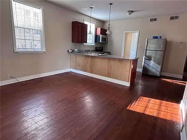 2 bed, 2.0 bath, 975 sqft, $1,395 — Photo 4