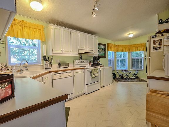 2nd image of 1041 E Lakeshore Dr W