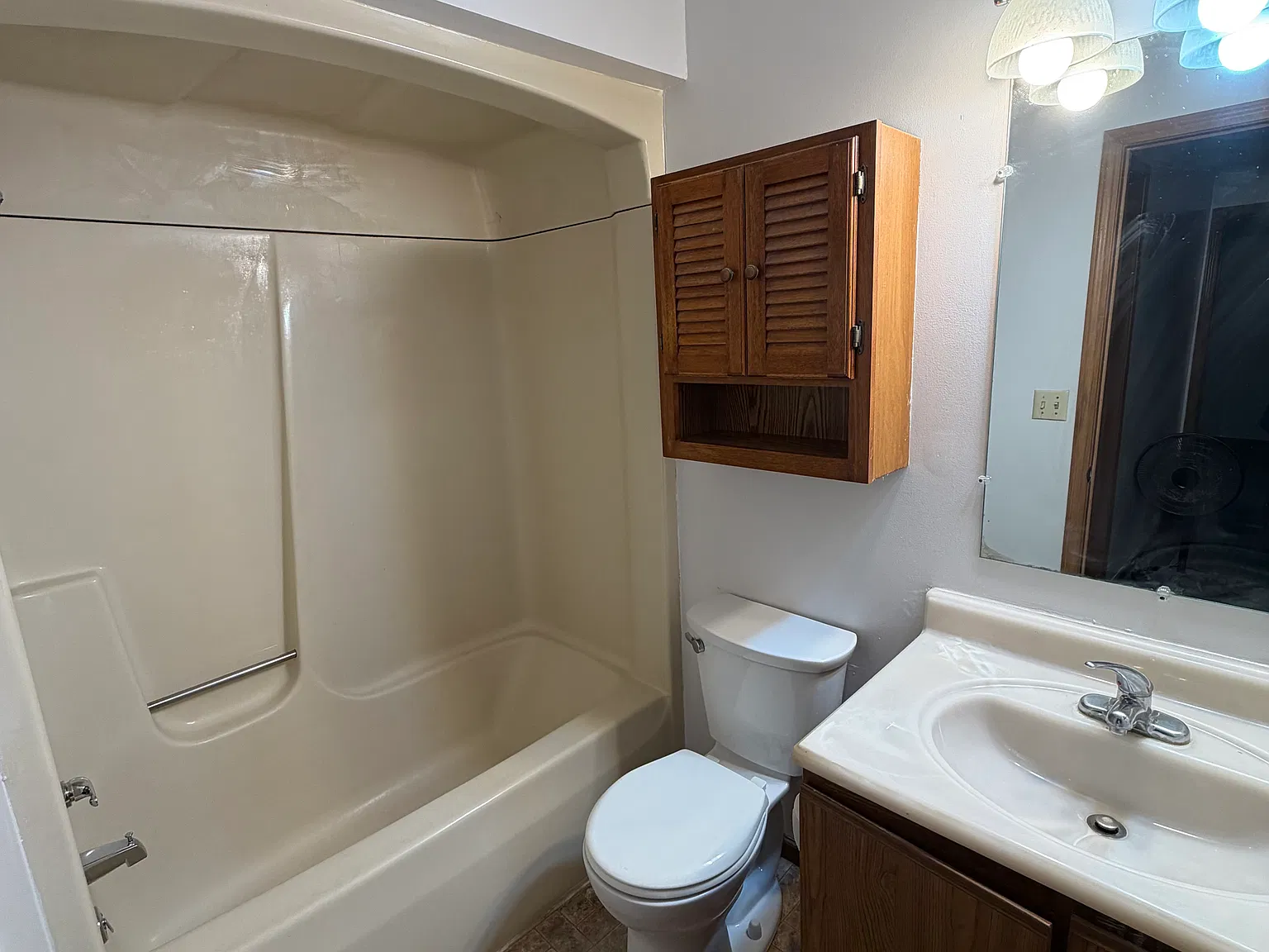 2 bed, 900 sqft, $1,050 — Photo 3