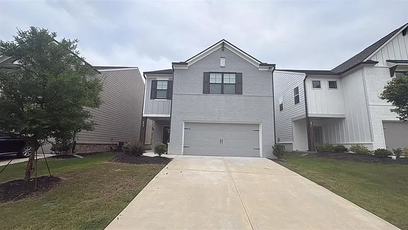 4 bed, 2250 sqft, $2,700 — Photo 1