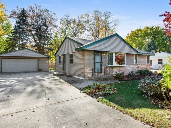 1060 Hathaway Ln NE, Fridley, MN 55432