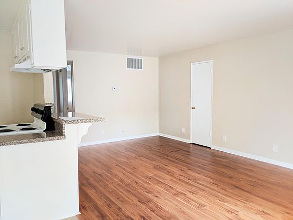 4th image of 2851 Montrose Ave APT B3