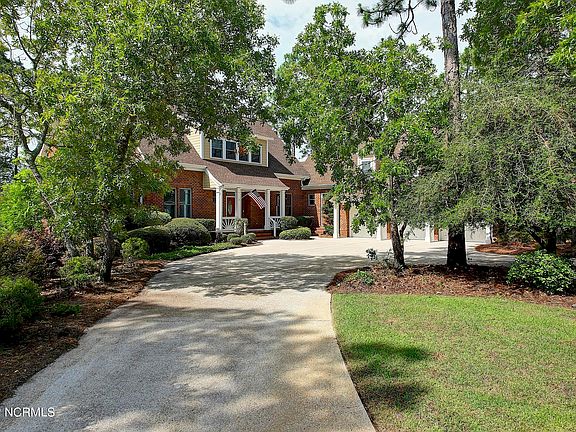 3rd image of 3465 St James Drive SE