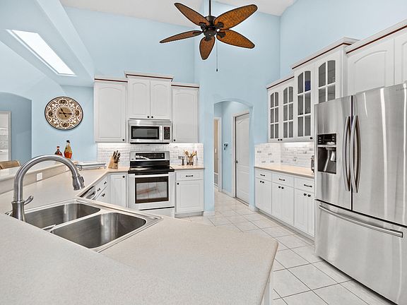 5th image of 604 Manatee Bay Dr