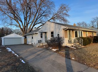 1083 Edgewater Ave, Shoreview, MN 55126