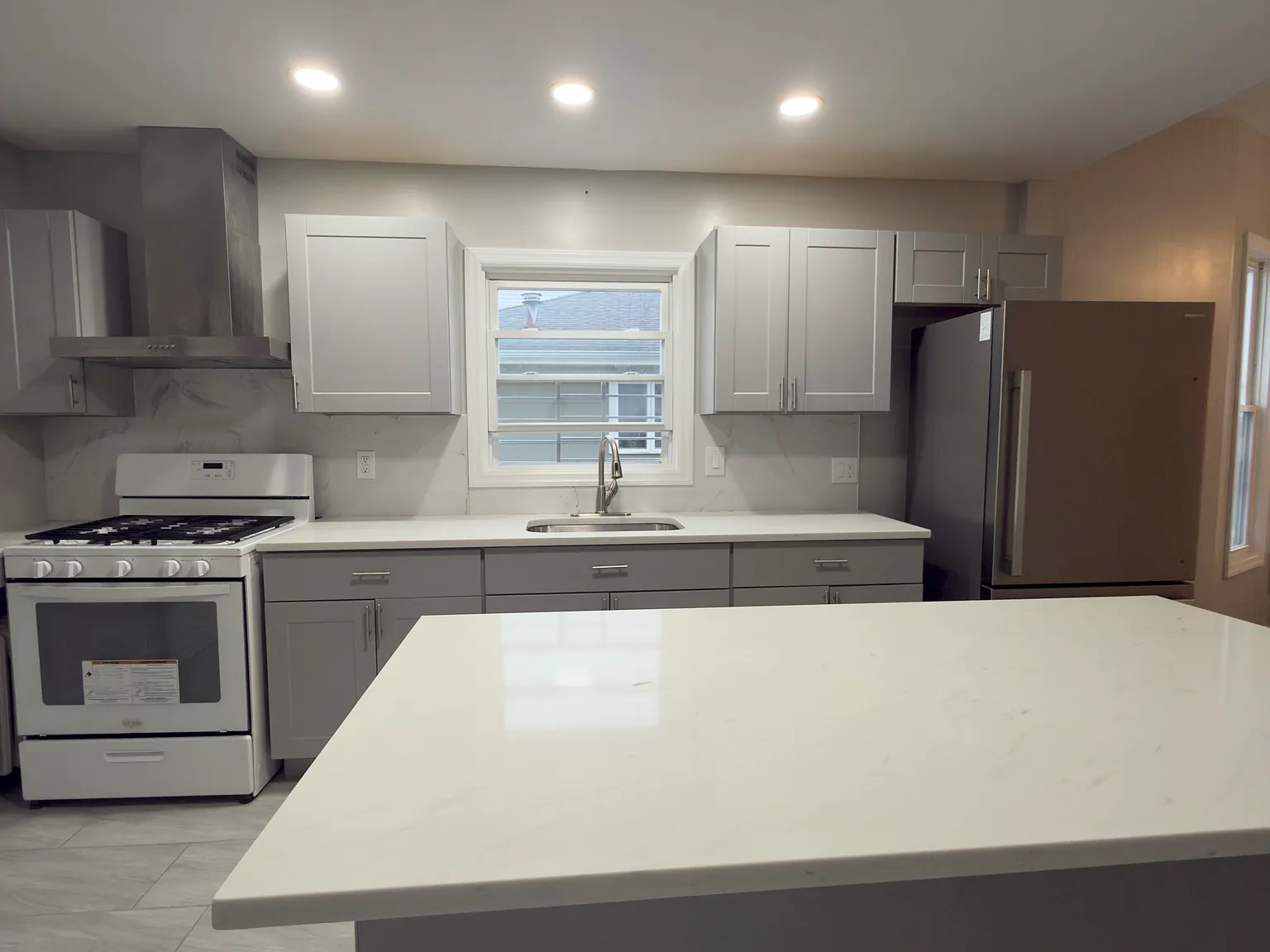 3 bed, $2,500 — Photo 2
