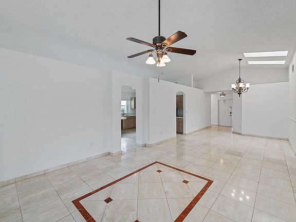 5th image of 870 NW 166th Ave