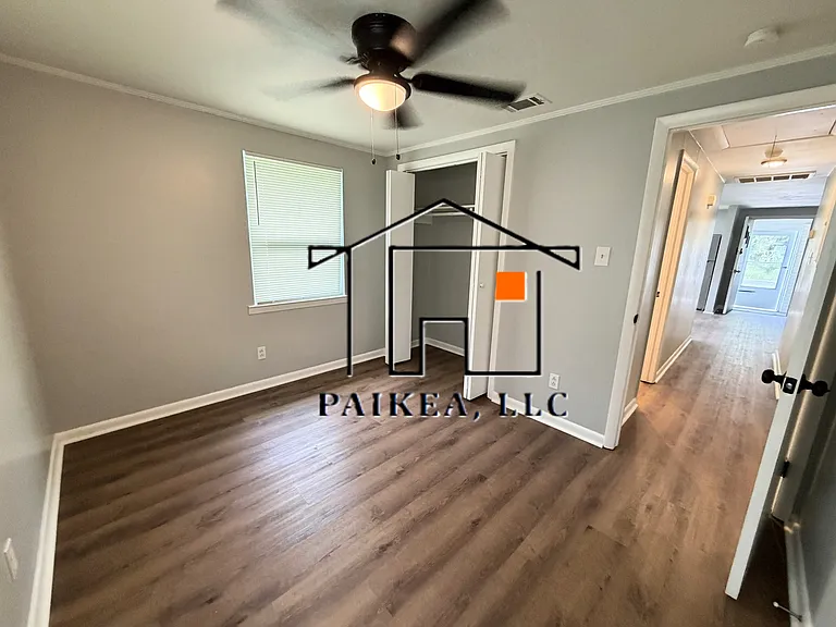 18 Helmken St — Photo 12