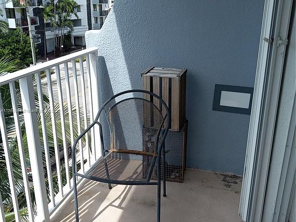 4th image of 1801 S Treasure Dr APT 423