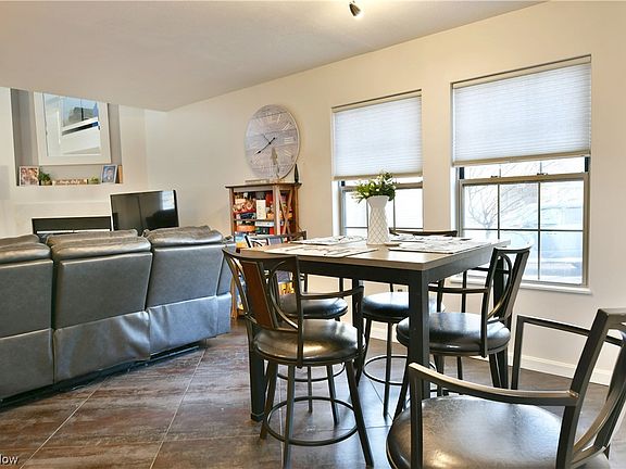 4th image of 205 S Aspen Ct Unit 6