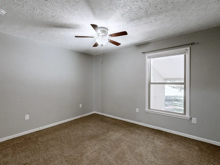 8614 Burleson Ln — Photo 11