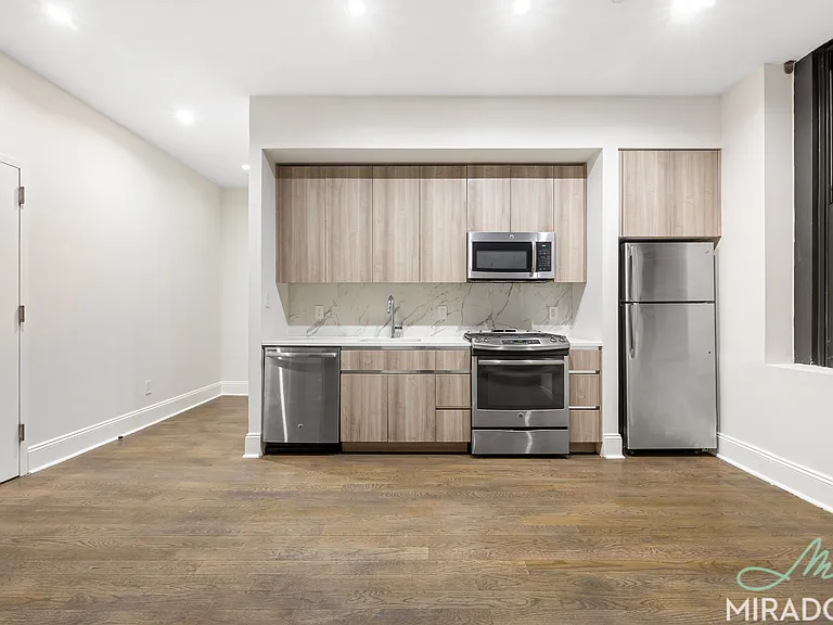 15 Park Row #4K — Photo 2