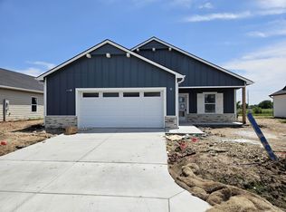 904 N Forestview Ct, Wichita, KS 67235