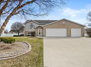 1406 Edgewater Ct, Crown Point, IN 46307