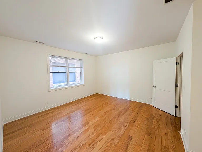 2352 W Byron St #301 — Photo 18