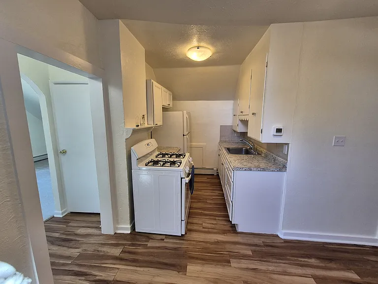 2044 19th St #B — Photo 8