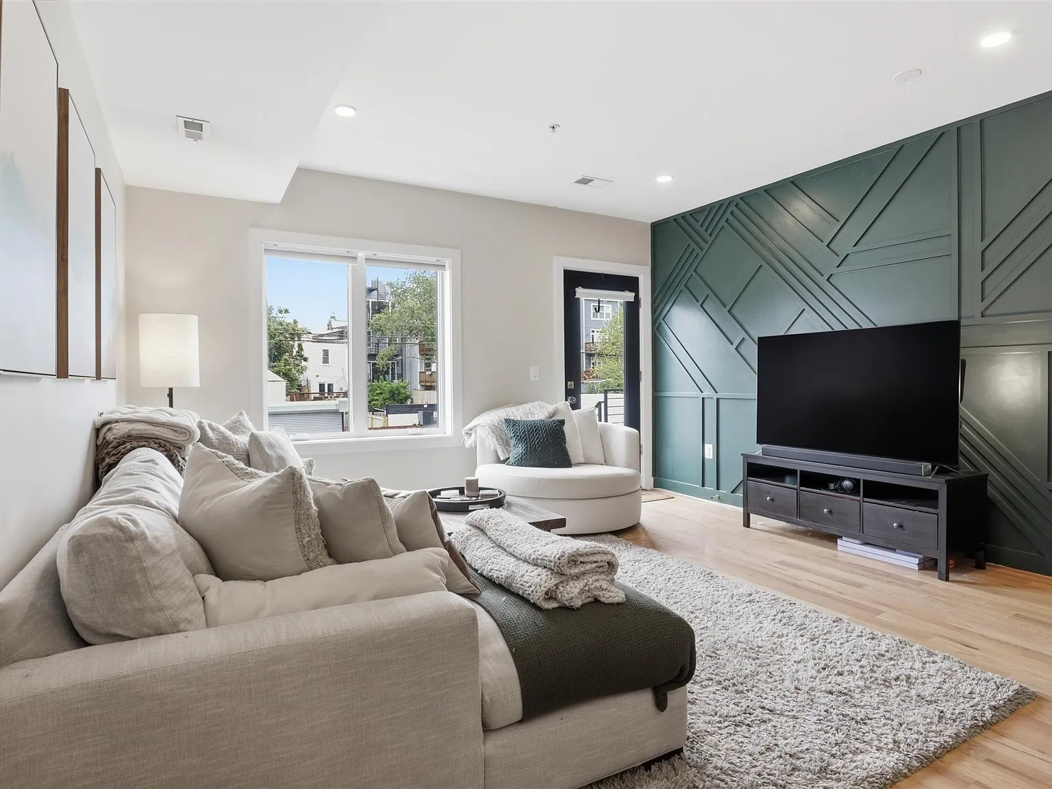 4 bed, 1685 sqft, $4,500 — Photo 4