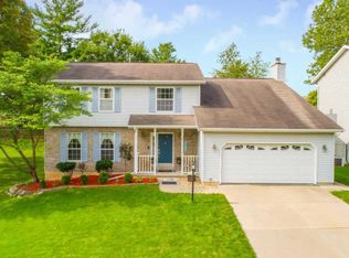 2412 W Imperial Dr, Peoria, IL 61614