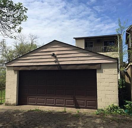 5th image of 304 Glosser St