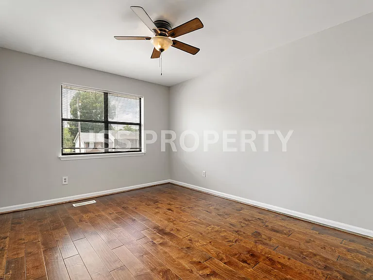 2267 Cheshire Dr — Photo 23