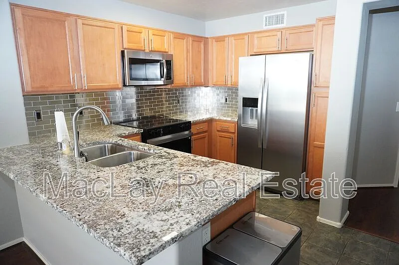3 bed, 2.0 bath, 1385 sqft, $2,100 — Photo 2