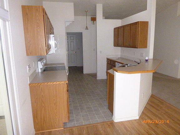 5th image of 824 N Bristol St