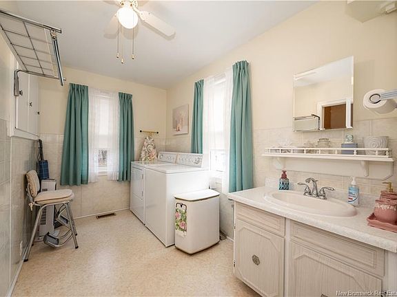 3rd image of 43 Birch St