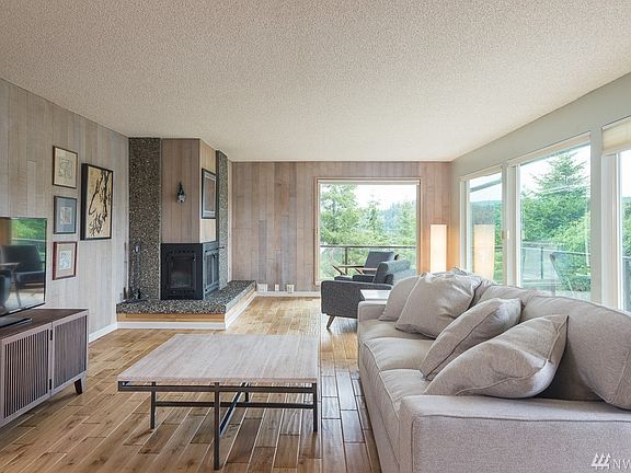 2nd image of 40 Phinney Ln