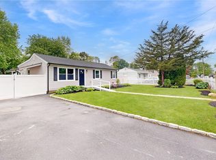 12 Bradley St, Brentwood, NY 11717