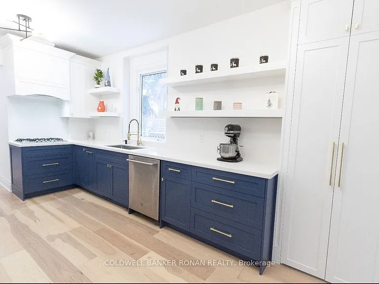 54 Queen St N — Photo 5