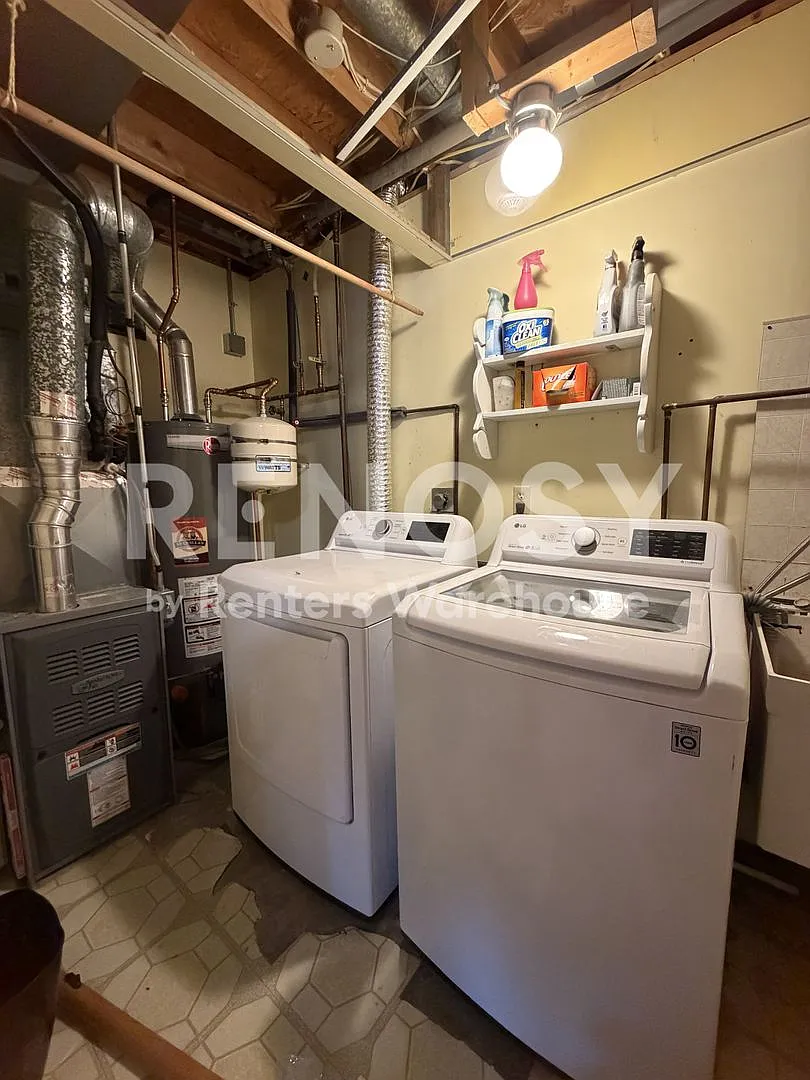 Available Now 2 bedroom 1.5 bath Condo in St. Louis Park — Photo 3