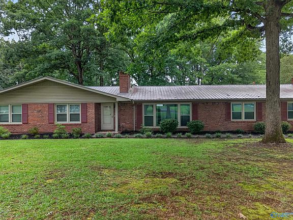 3rd image of 301 Dogwood Dr
