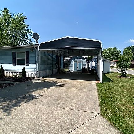 3rd image of 325 Edgewater Pines Dr SW