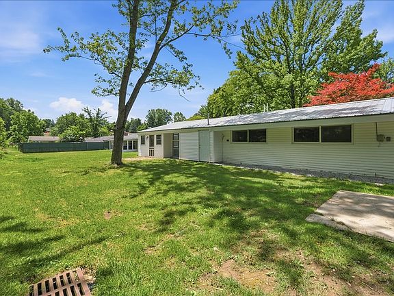 5th image of 37 Westgate Dr
