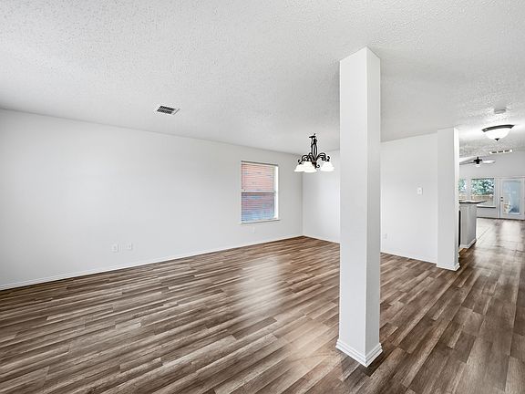 3rd image of 5228 Boxwood Ln