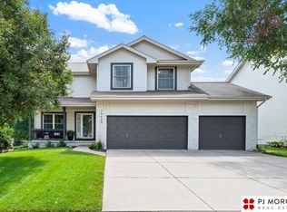 19669 Pine St, Omaha, NE 68130