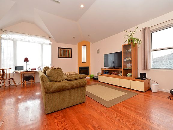 3rd image of 64 Hett Ave