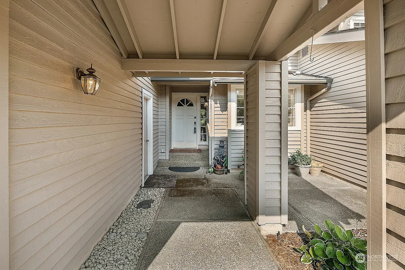 3 bed, 2.5 bath, 1450 sqft, $4,100 — Photo 3