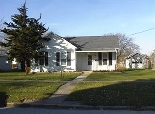 214 W Owsley St, Chenoa, IL 61726
