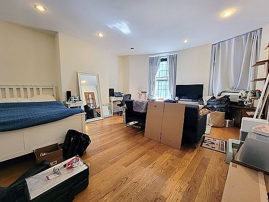 1st image of 49 Park Ave #V