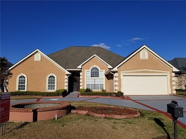 1st image of 131 Oakmont Dr