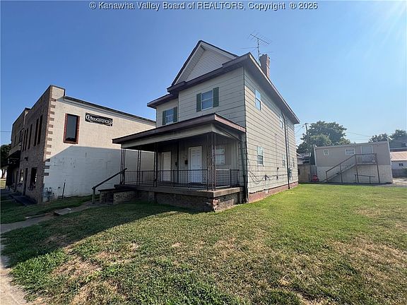 2nd image of 828-830R-834 20th St