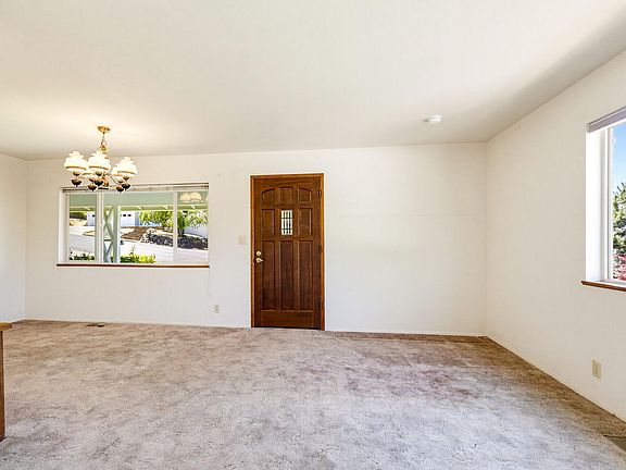 5th image of 1150 Hillview Dr