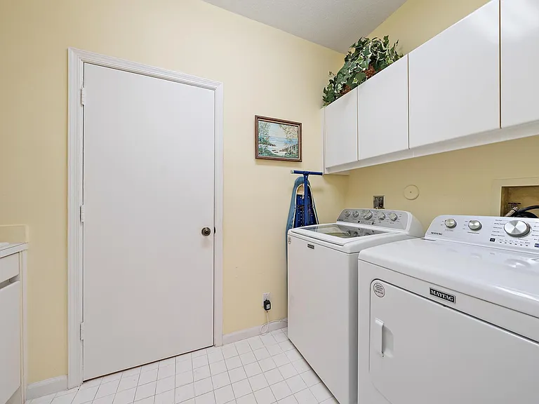 120 Legendary Cir — Photo 17