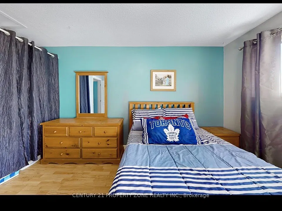 3 Collins Cres #1