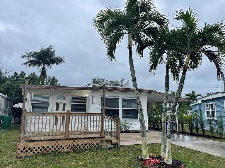 8580 SW 23rd Pl — Photo 1