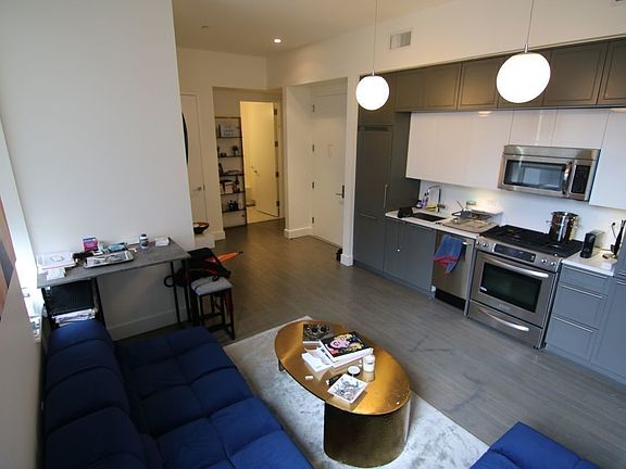 5th image of 416 W 52nd St #609N