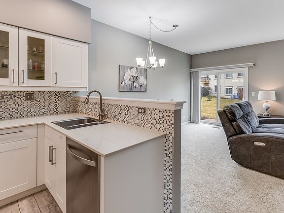 5th image of 1052 Woodview Ct