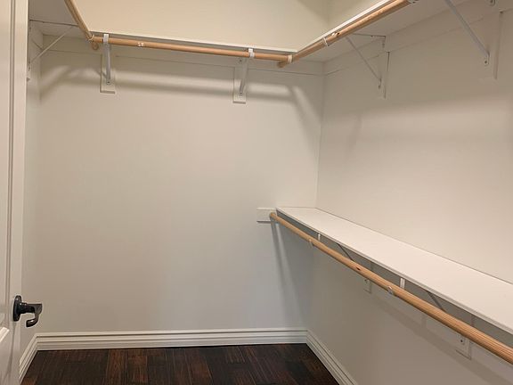 5th image of 10921 Whipple St #302