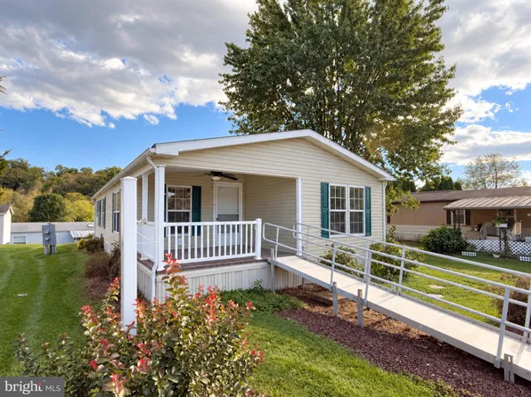 52 Leprechaun Cir, Mohrsville, PA 19541